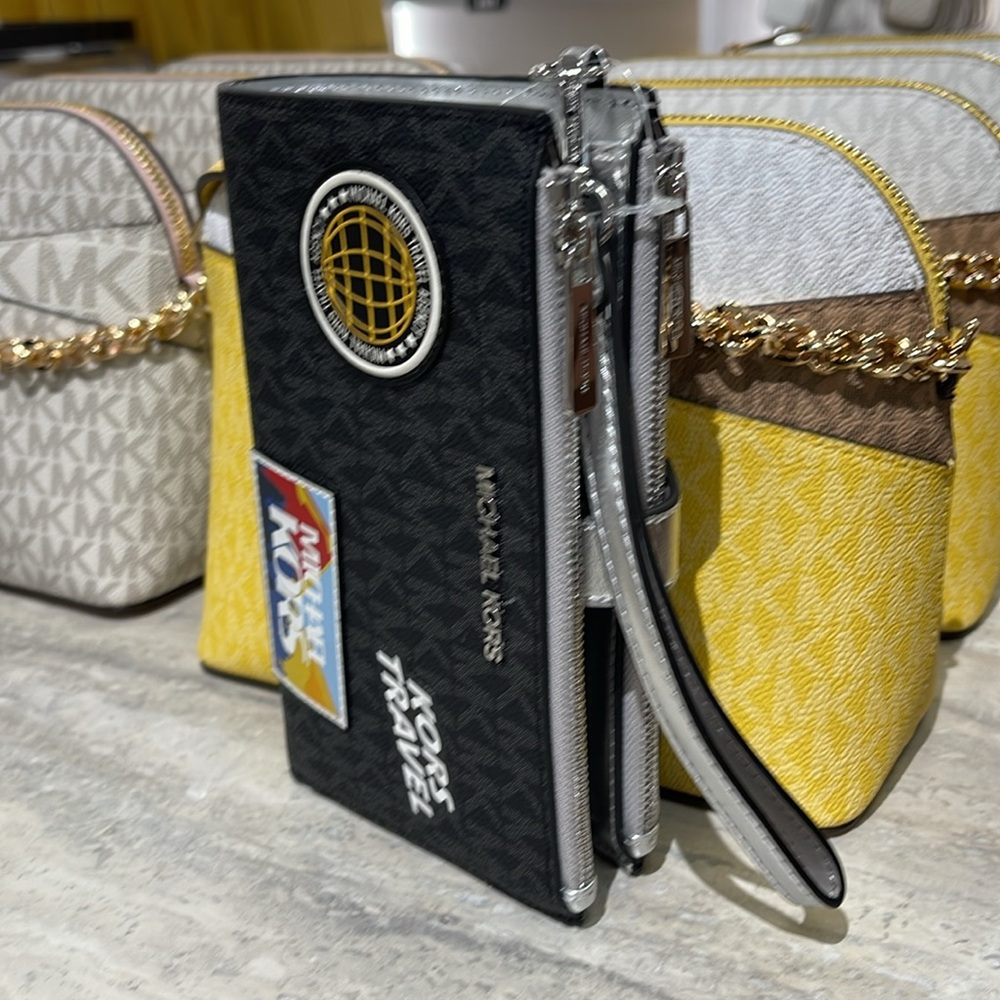 Michael Kors Jet Set Travel Large Embellished Signature Logo Wristlet Wallet Phn - Picture 13 of 16